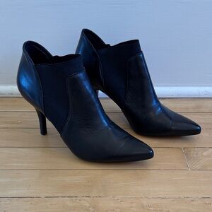 Robert Frost Elegant Black Heeled Boots